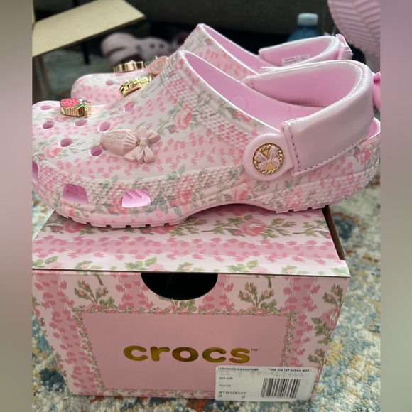 SOLD Brand new - CROCS x LoveShackFancy Size J3 - Picture 3 of 8